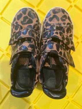 Kids Leopard Print Velcro Sneakers - Brown & Black